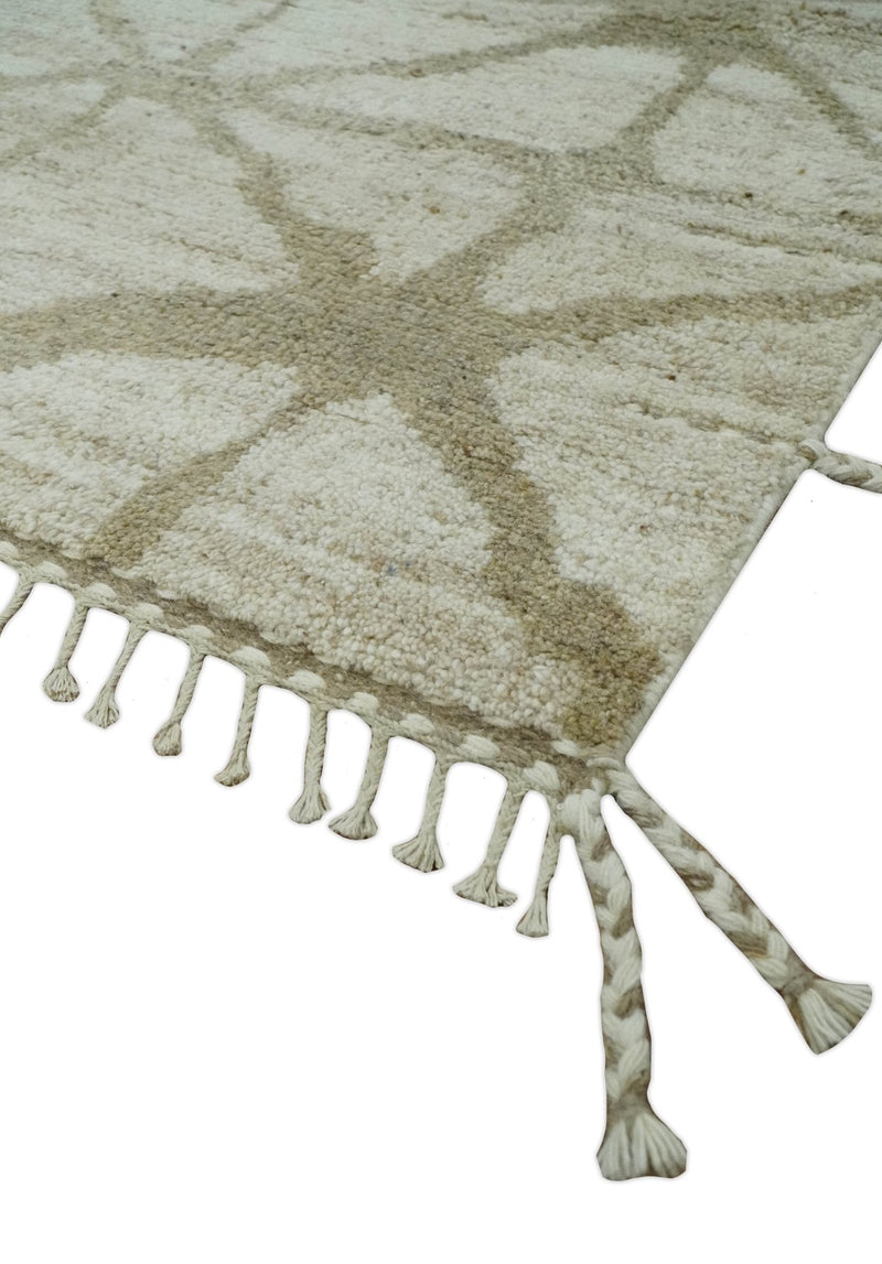 Modern Geometrical 5.3x7.8 Ivory and Beige Hand Knotted wool area rug