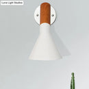 GobekUsa Nordic Monochrome Wall Light: Single Bulb Metallic Sconce for Showrooms and Galleries