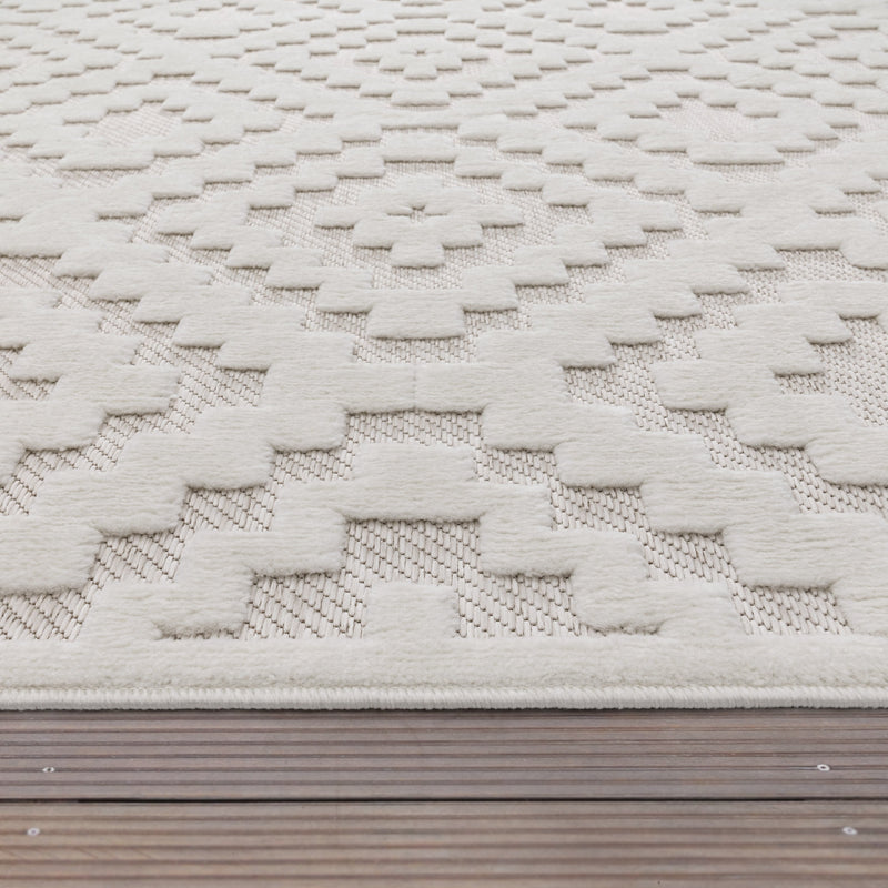 Indoor Outdoor Rug Livorno Trellis High-Low Pattern In Cream