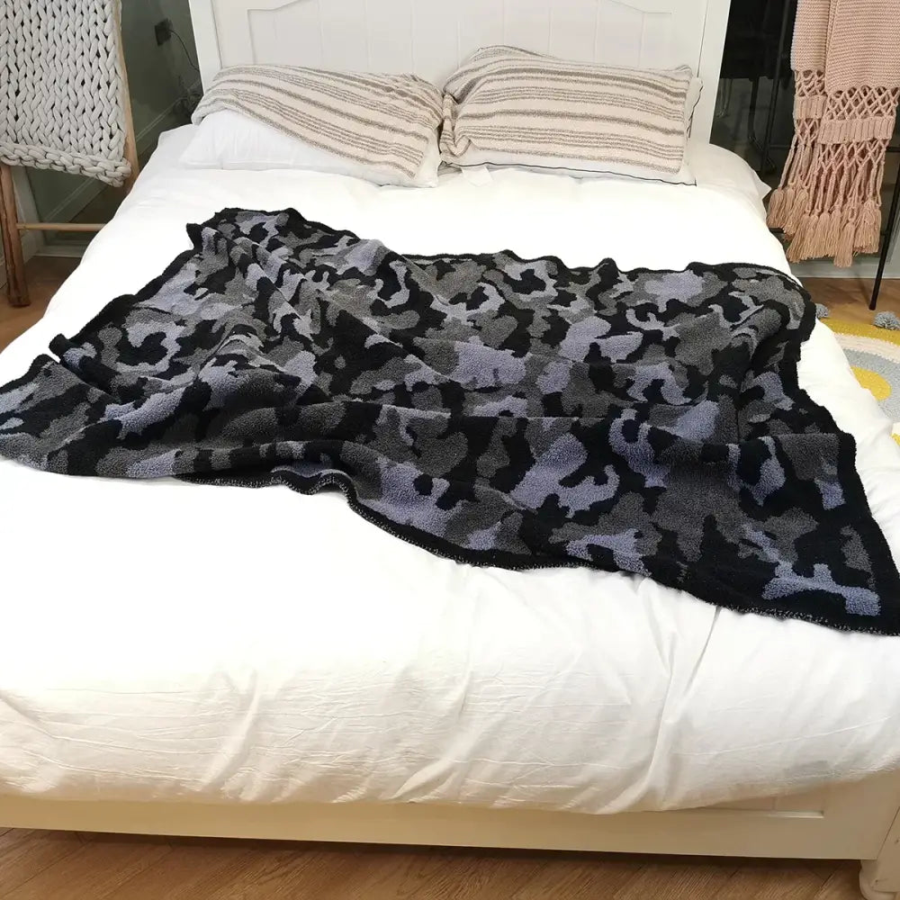 GobekUsa Camouflage Knitted Throw Blanket, photo 7 of 8