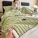 GobekUsa Cozy Flannel Velvet Blanket: All-Season Solid Color Single Queen Quilt