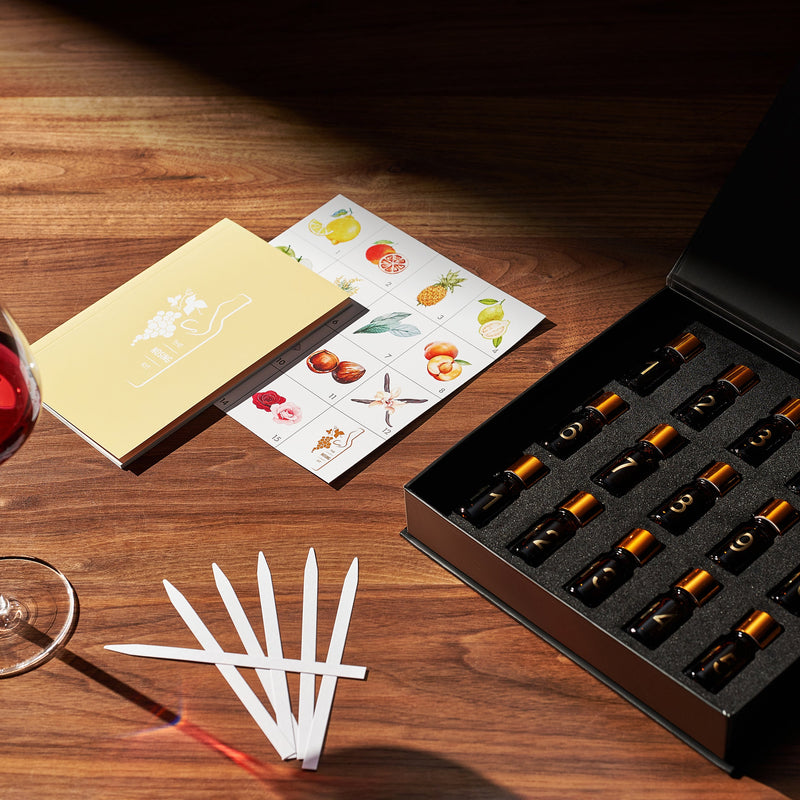 White Wine Aroma Kit, Tasting & Smelling Aroma Set for White Wines, 15 Aromas, Training Educational Gift - Beginners & Sommelier Master, Book & Accessories Guide Included, Wine Game Gifts Holiday