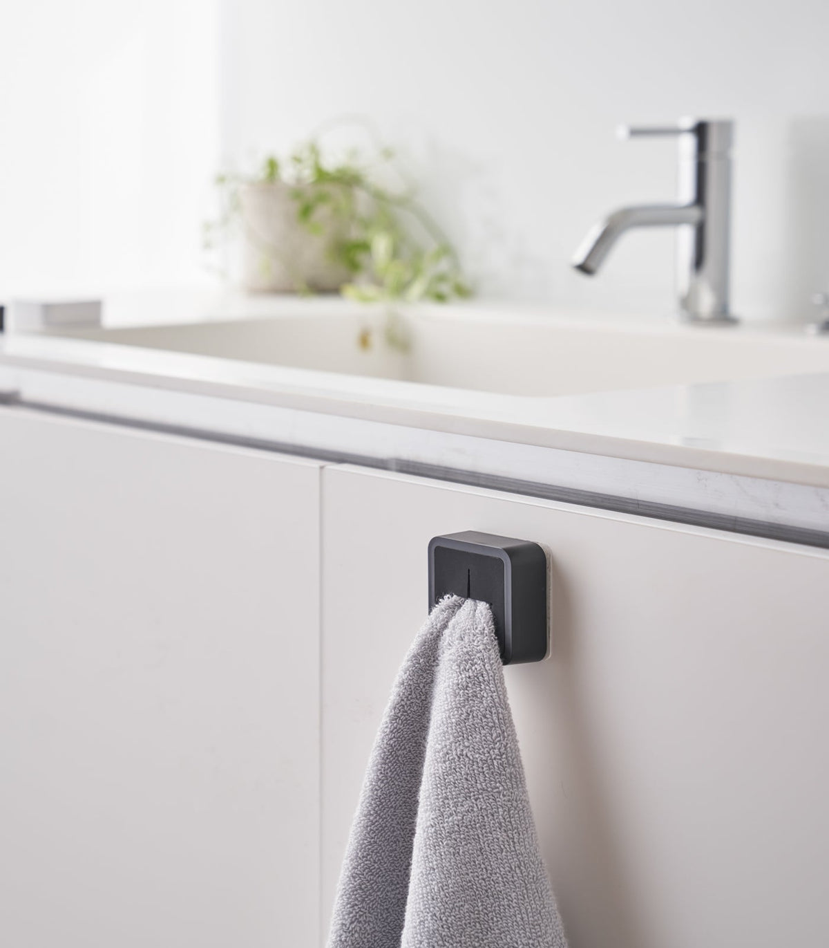 Traceless Adhesive Kitchen Towel Holder, photo 6 of 8