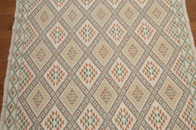 4'4" x 6'Hand Woven 100% wool Flat Pile area rug Ivory